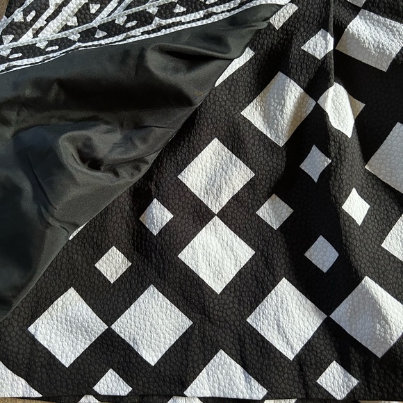 Peter Pilotto skirt wrap style abstract print Black /white. Sz12. Zip backside. - Picture 3 of 5
